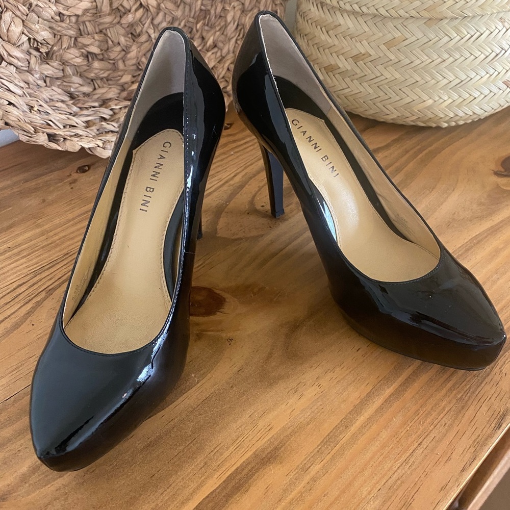 *** Gianni Bini Platform Stiletto~ Black Patent Leather
